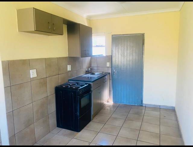 2 BEDROOM PROPERTY TO RENT IN FLEURHOF